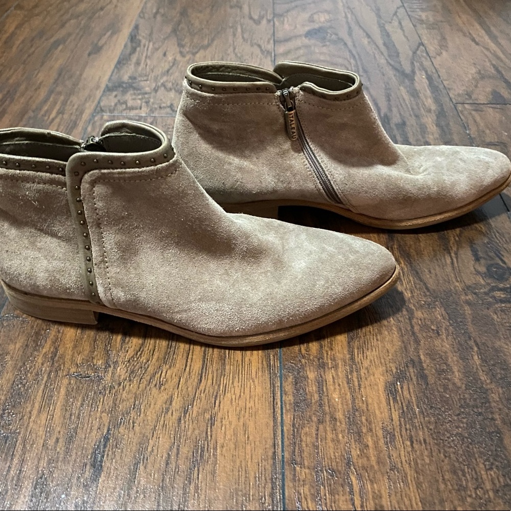 Italeau size 39 waterproof boots
